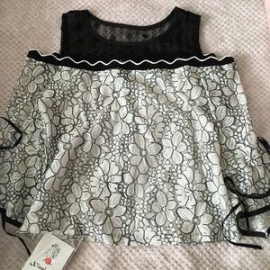 FLORAL BLACK AND WHITE TOP